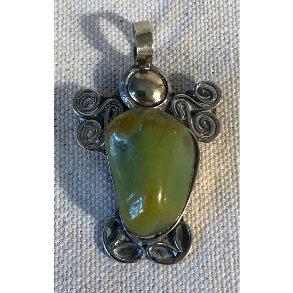 Vintage Green Turquoise & Tibetan Silver Tone Pendant - Picture 2 of 9